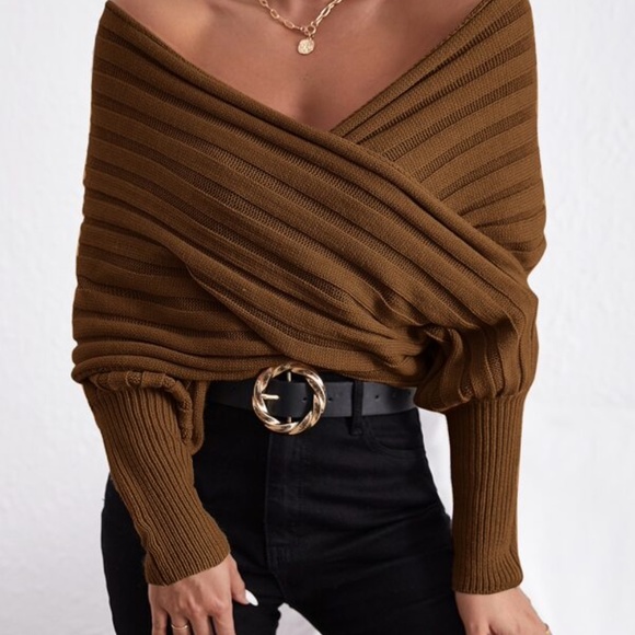 Elegant Black Off-Shoulder Sweater - Picture 4 of 9